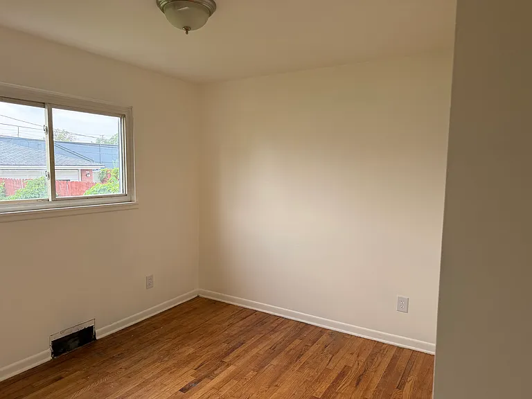 23273 Blackett Ave — Photo 6