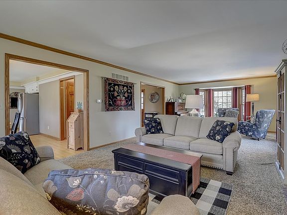 4th image of 10567 Crestview Dr