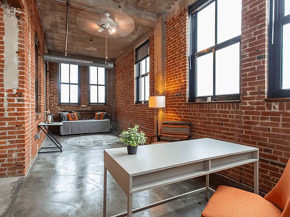 2nd image of 2020 Delmar Blvd #N301