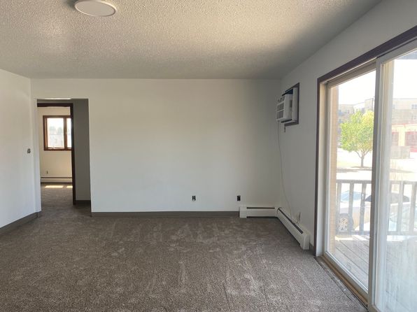 201 1st Ave NE APT 8