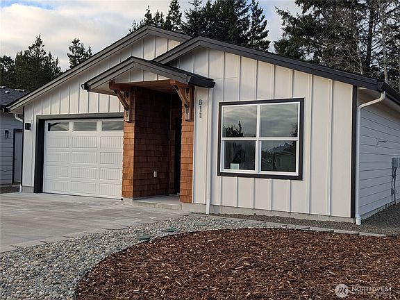 4th image of 811 NE 357th Street