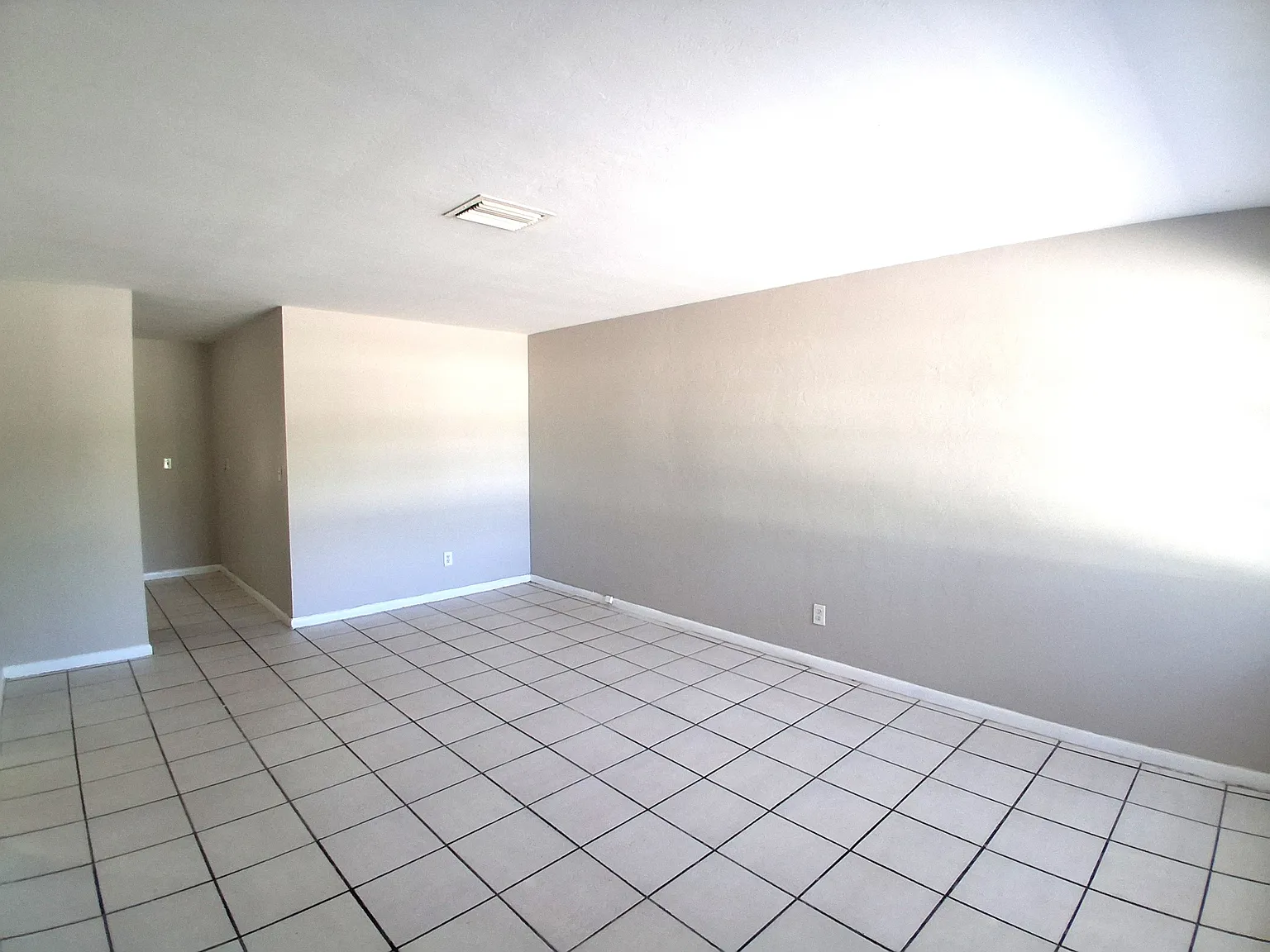2203/2205 SE 15th Pl - 2203 — Photo 3