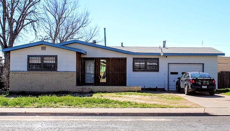 1st image of 1720 E 10th St