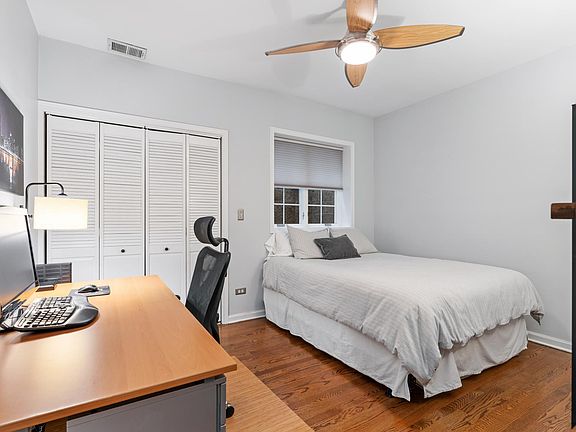 3rd image of 1523 N Ashland Ave APT 4