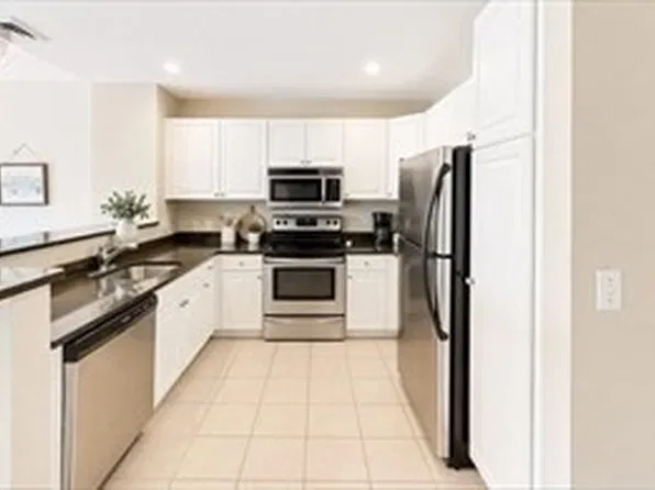 10 Seaport Dr APT 2217, Quincy, MA 02171
