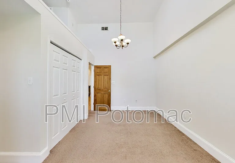 1952 Calvert St NW #4 — Photo 12