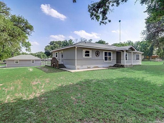 3rd image of 285 OAK HOLLOW DR