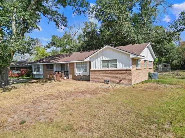 120 State Highway 75 N, Huntsville, TX 77320