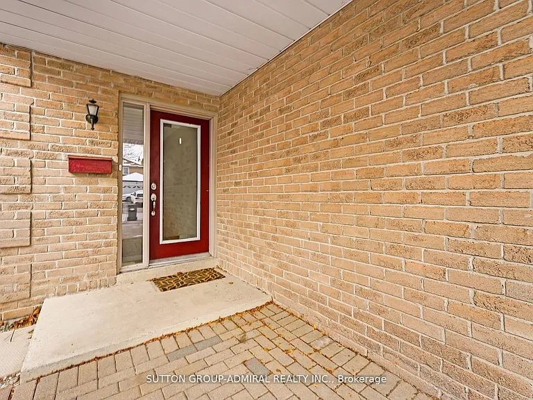52 Garden Ave — Photo 4