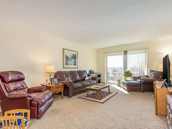 4th image of 5840 W 104th St APT 305