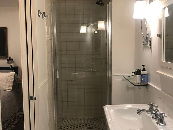 4th image of 1014 W Newell St