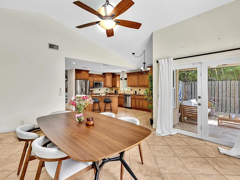 10310 Santiago St — Photo 25