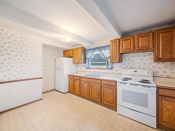 2nd image of 902 N Linwood Ave