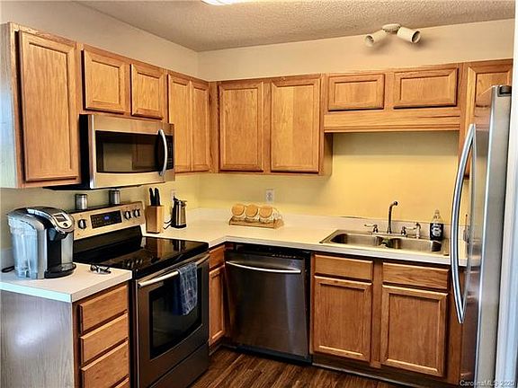 2nd image of 2832 Cabin Creek Dr