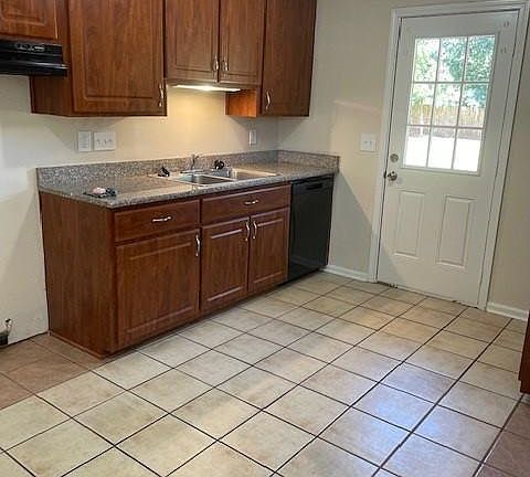 5th image of 5830 Darien Dr