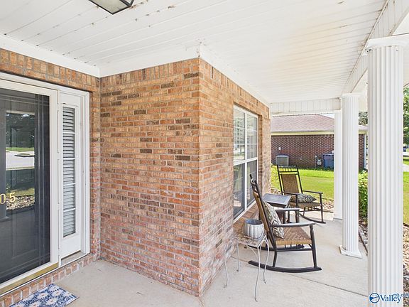 3rd image of 105 Liverpool Dr