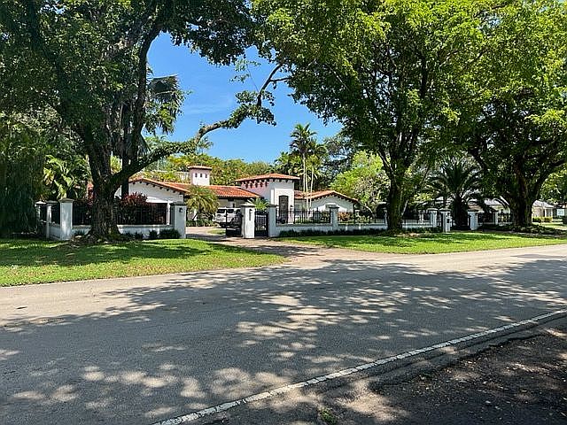 1st image of 2915 Granada Blvd