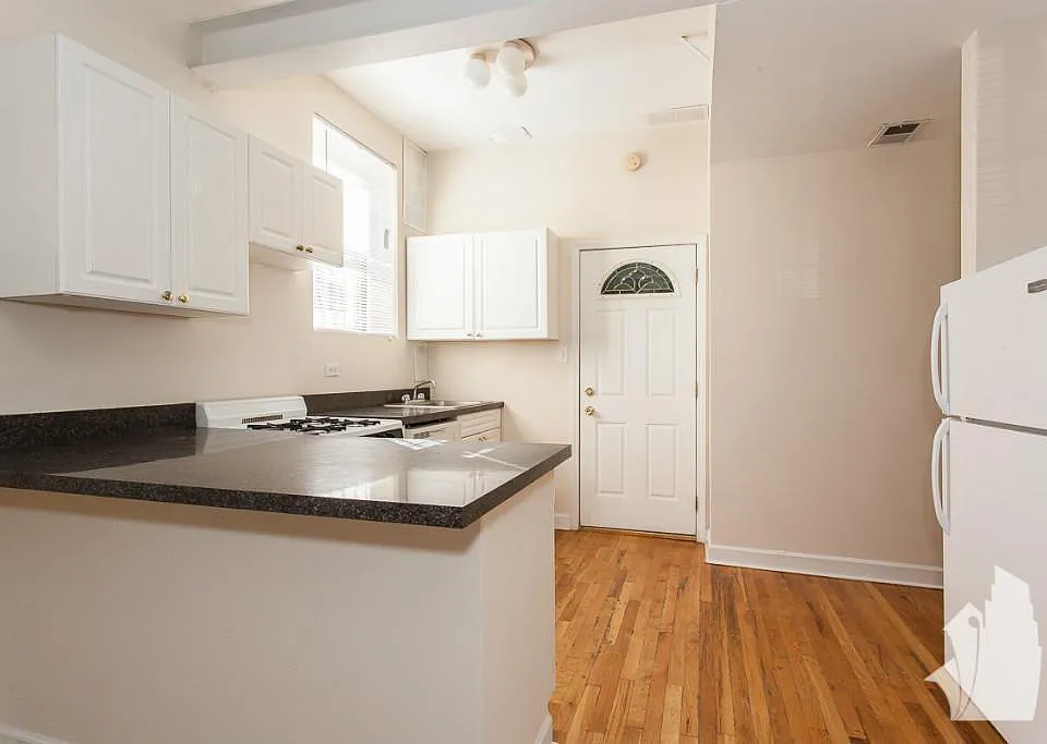 1103 W Wellington Ave #G