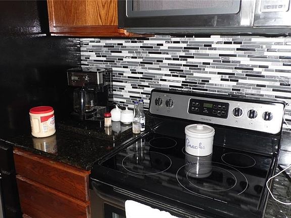 4th image of 2305 Idlewood Dr