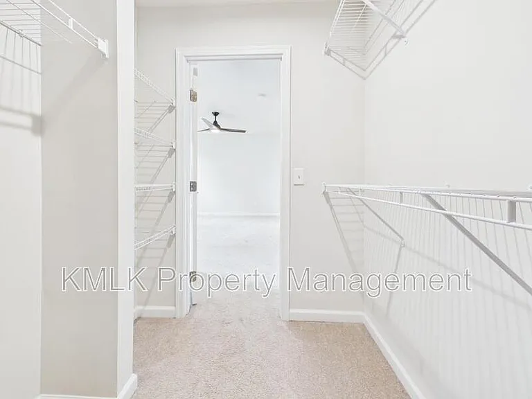 4037 N Steels Cir — Photo 44