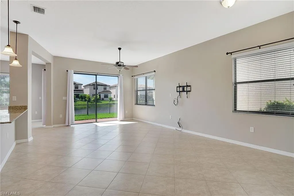 3 bed, 2.5 bath, 1933 sqft, $2,350 — Photo 4