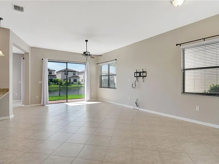 5374 Ferris Ave — Photo 4