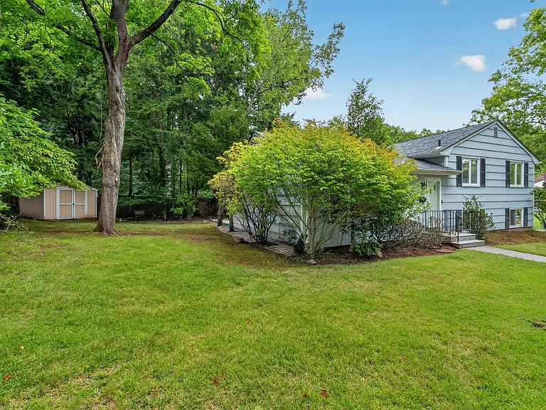 11 Lockwood Ln — Photo 21