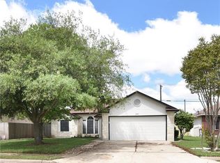 305 Willowbrook Dr, Hutto, TX 78634
