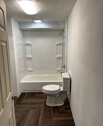 4th image of 1110 E Walnut St