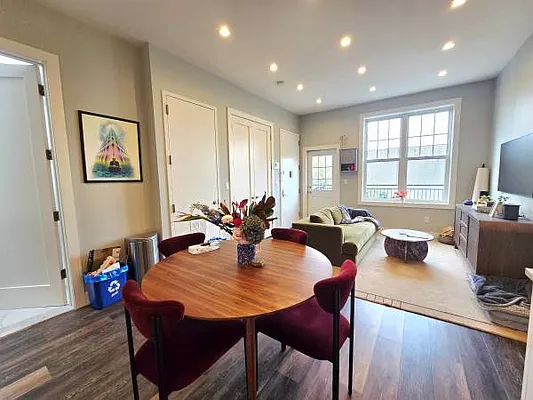 Rented by Voro Purple LLC | media 24