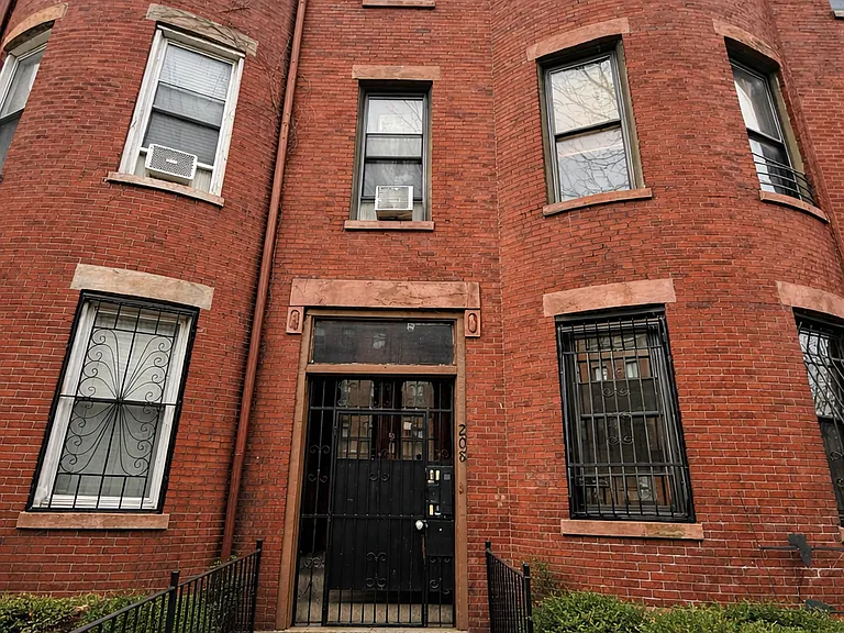 Front of building - 208 Northampton St