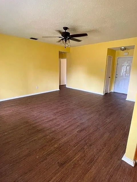 3 bed, 1033 sqft, $1,600 — Photo 2