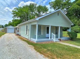 1154 S Oak St, Hillsboro, IL 62049