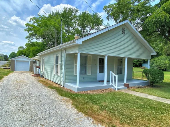 1154 S Oak St, Hillsboro, IL 62049