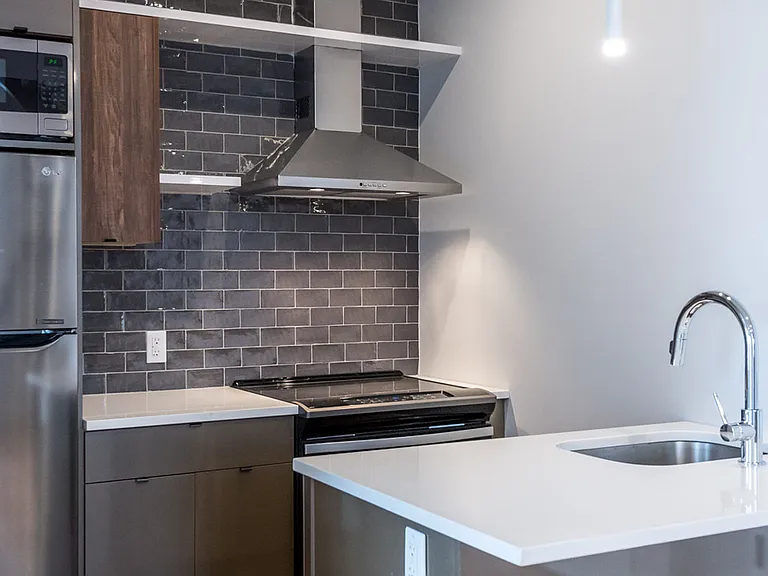 34 Belvedere St #4A — Photo 3