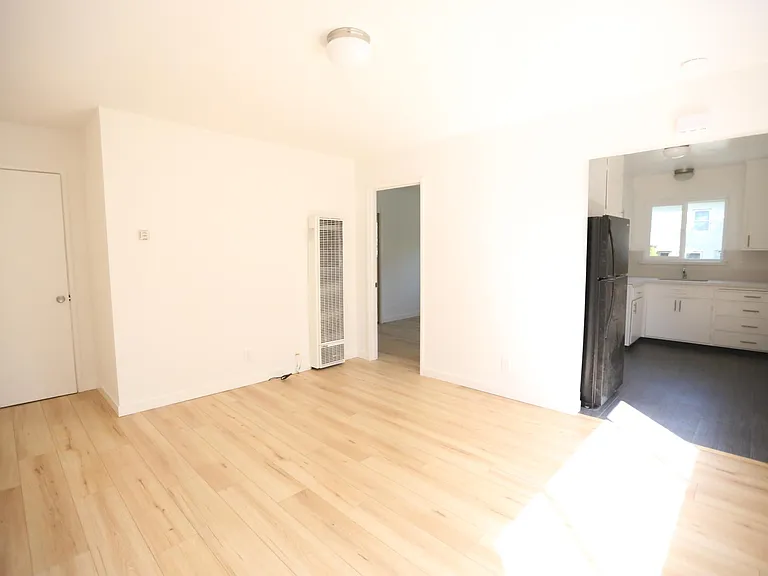 2210 McKinley Ave #7 — Photo 2
