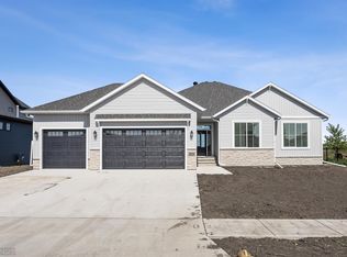 2924 Prairie Farms Cir S, Fargo, ND