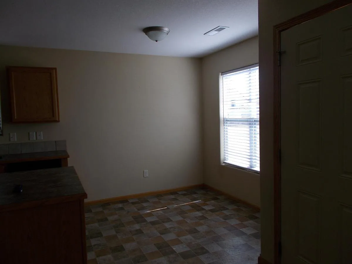 2 bed, 800 sqft, $850 — Photo 4