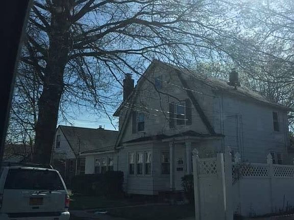 2nd image of 486 Hawthorne Ave