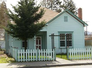 583 SW G St, Grants Pass, OR 97526