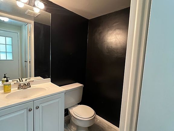 5th image of 40 Bon Oak Ct