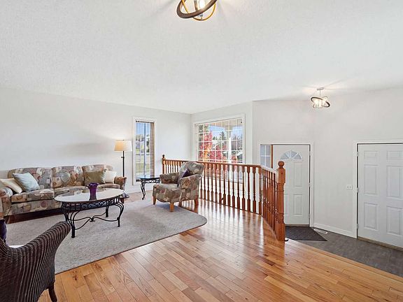5th image of 184 Arbour Lake Way NW