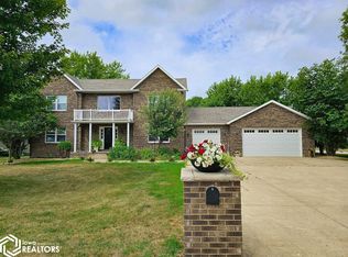 101 Maple Ct, Lake Mills, IA 50450