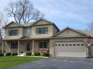 1088 Chateau Bluff Ln, Dundee, IL 60118