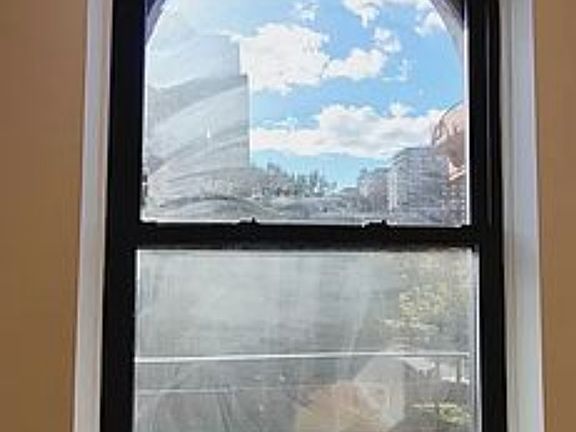4th image of 335 W 29th St APT 4B