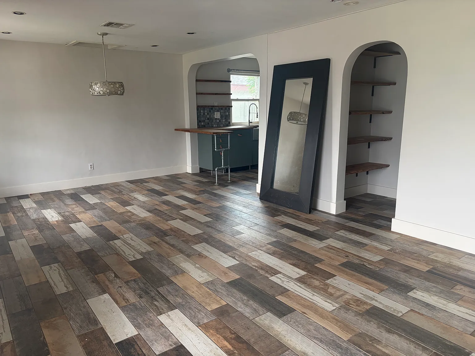 3342 E Virginia Ave — Photo 2