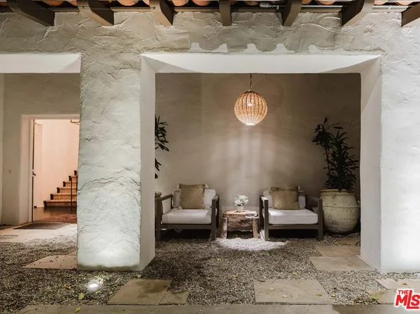 7026 La Presa Dr, Los Angeles, CA 90068