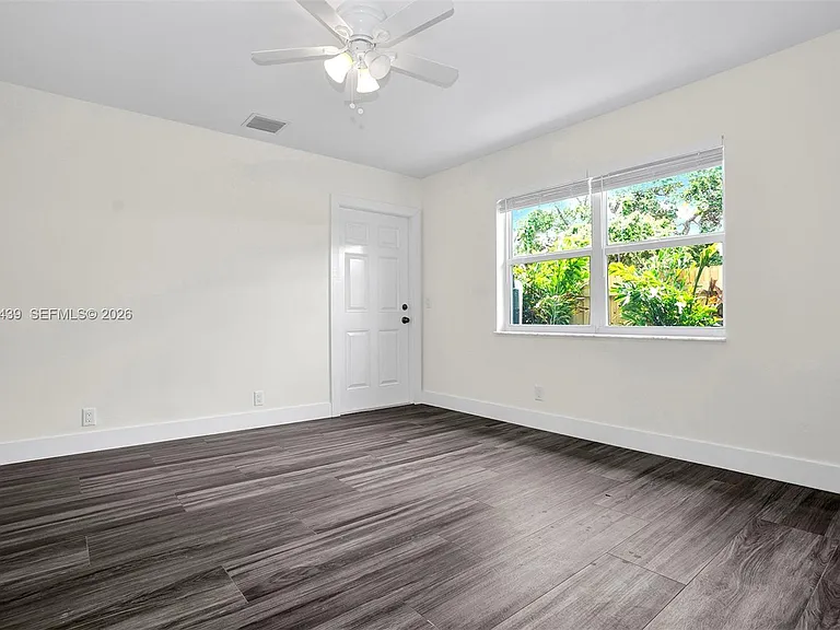 929 S North St #5 — Photo 9