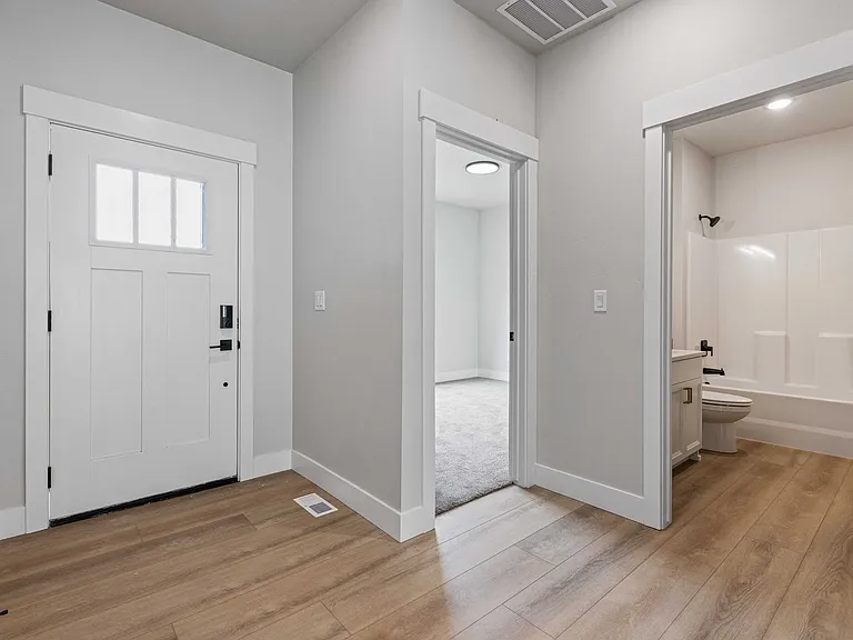 569 Idaho Ave — Photo 10