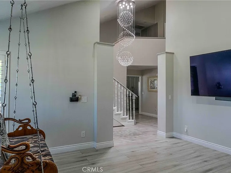 1042 Robinson Ct — Photo 6
